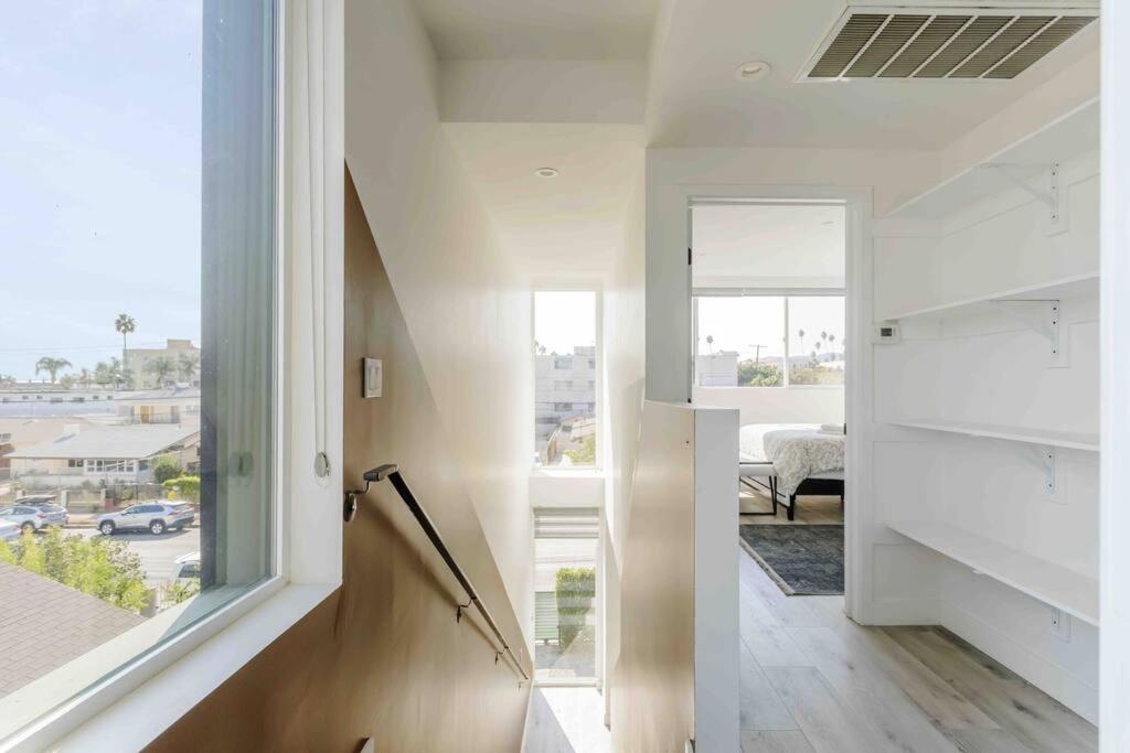 Stunning Hollywood Townhouse With Sunny Views Ferienhaus Los Angeles
