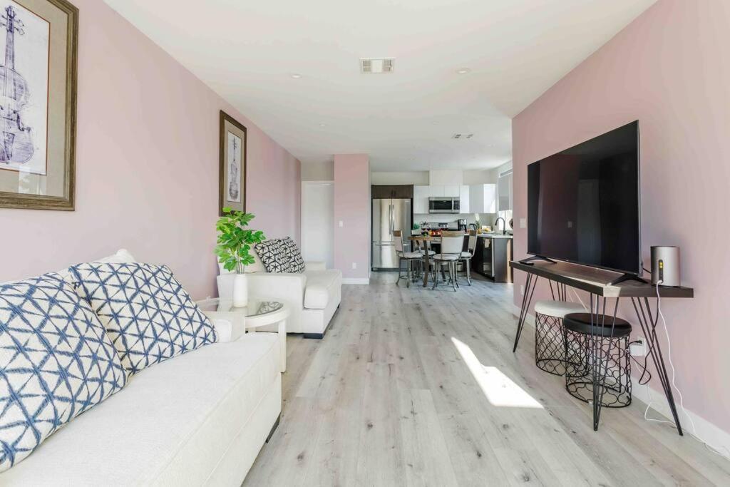 Stunning Hollywood Townhouse With Sunny Views Ferienhaus Los Angeles