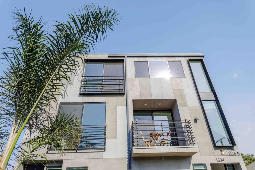 Stunning Hollywood Townhouse With Sunny Views Ferienhaus