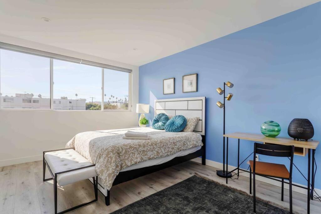 Stunning Hollywood Townhouse With Sunny Views Ferienhaus Los Angeles